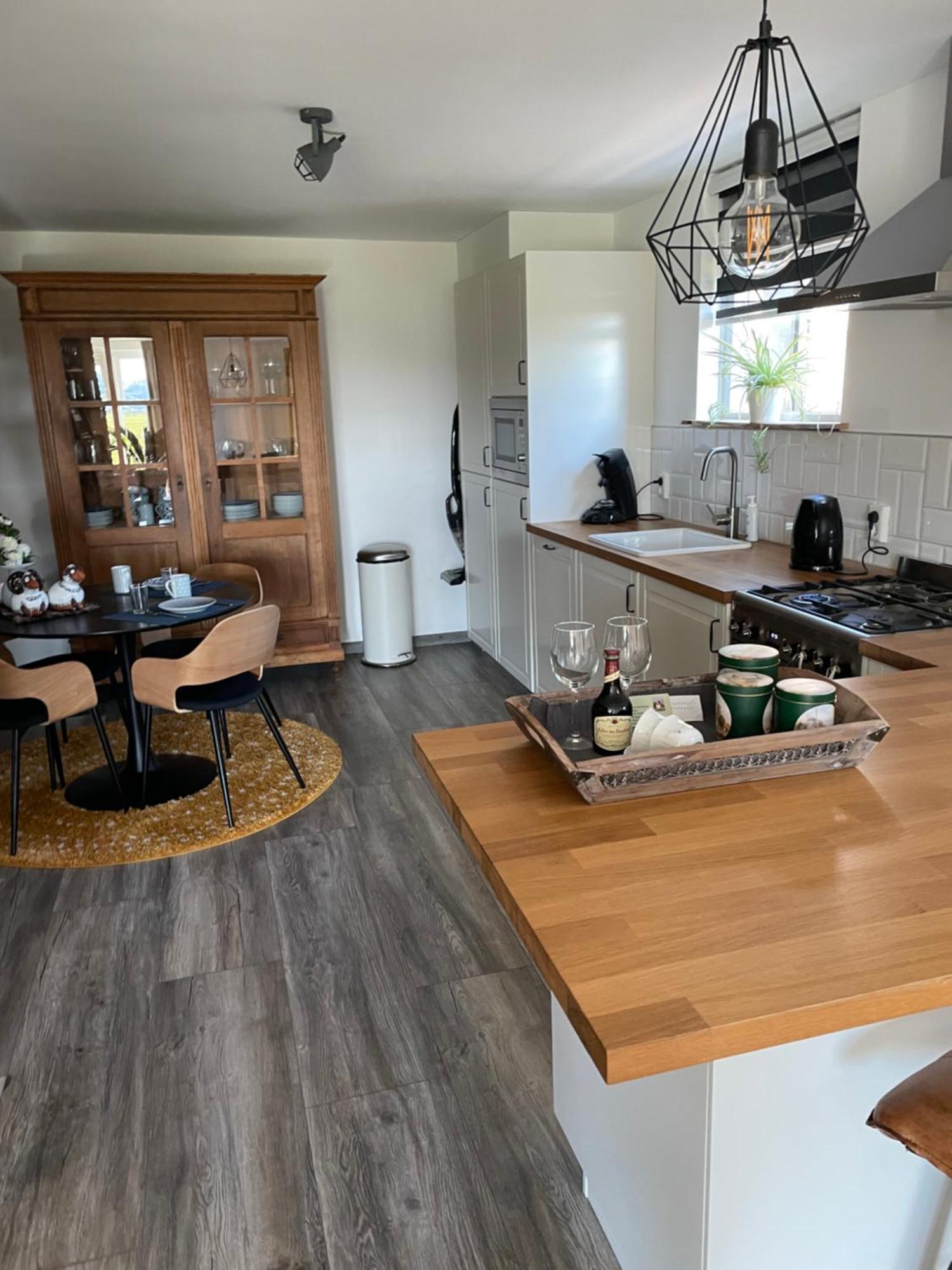 Vakantiewoning Le Garaazje 'S-Gravendeel Buitenkant foto