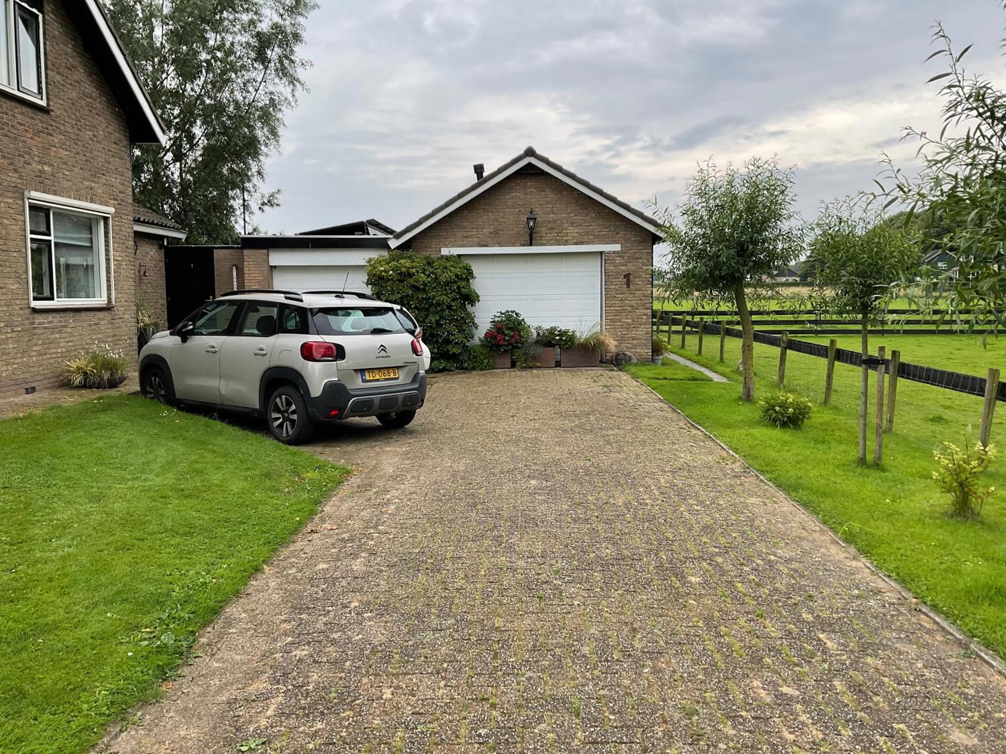 Vakantiewoning Le Garaazje 'S-Gravendeel Buitenkant foto