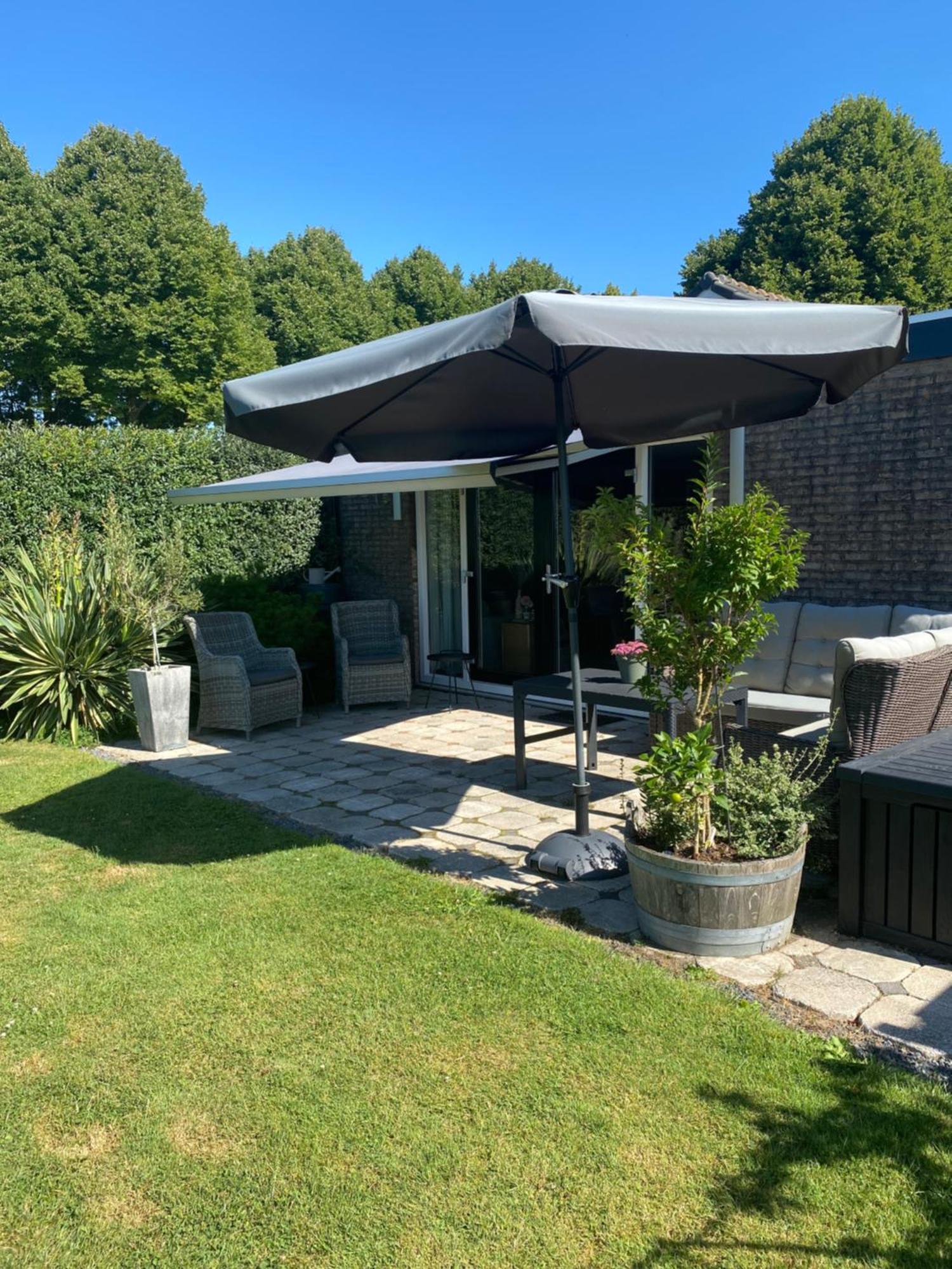 Vakantiewoning Le Garaazje 'S-Gravendeel Buitenkant foto