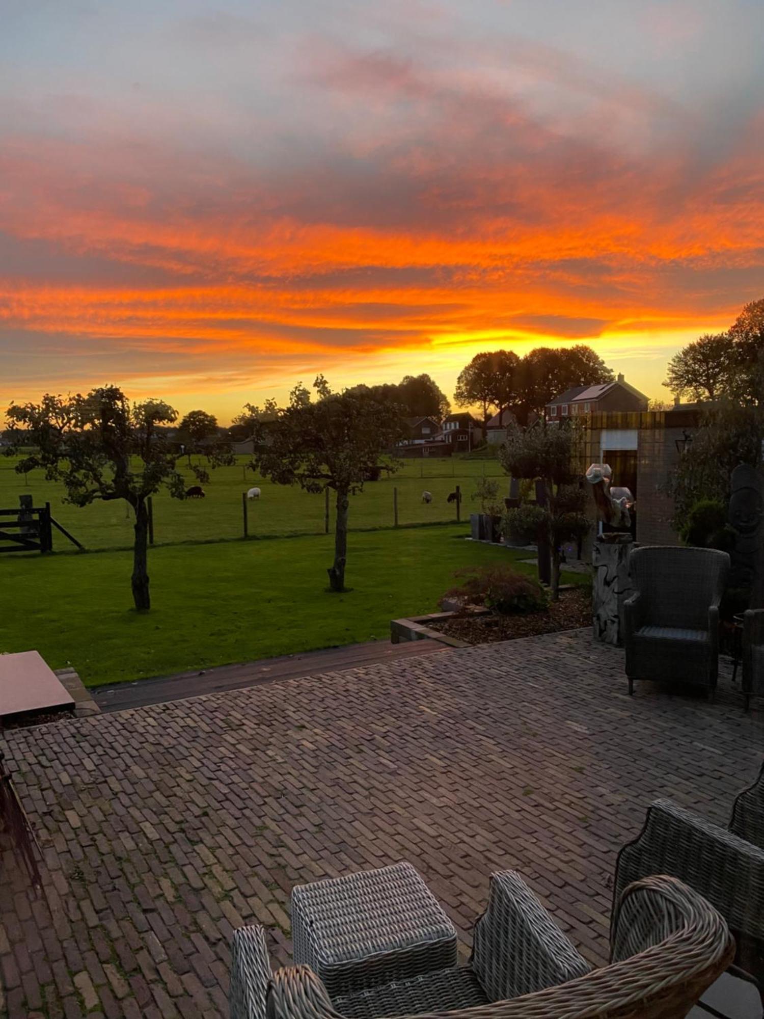 Vakantiewoning Le Garaazje 'S-Gravendeel Buitenkant foto
