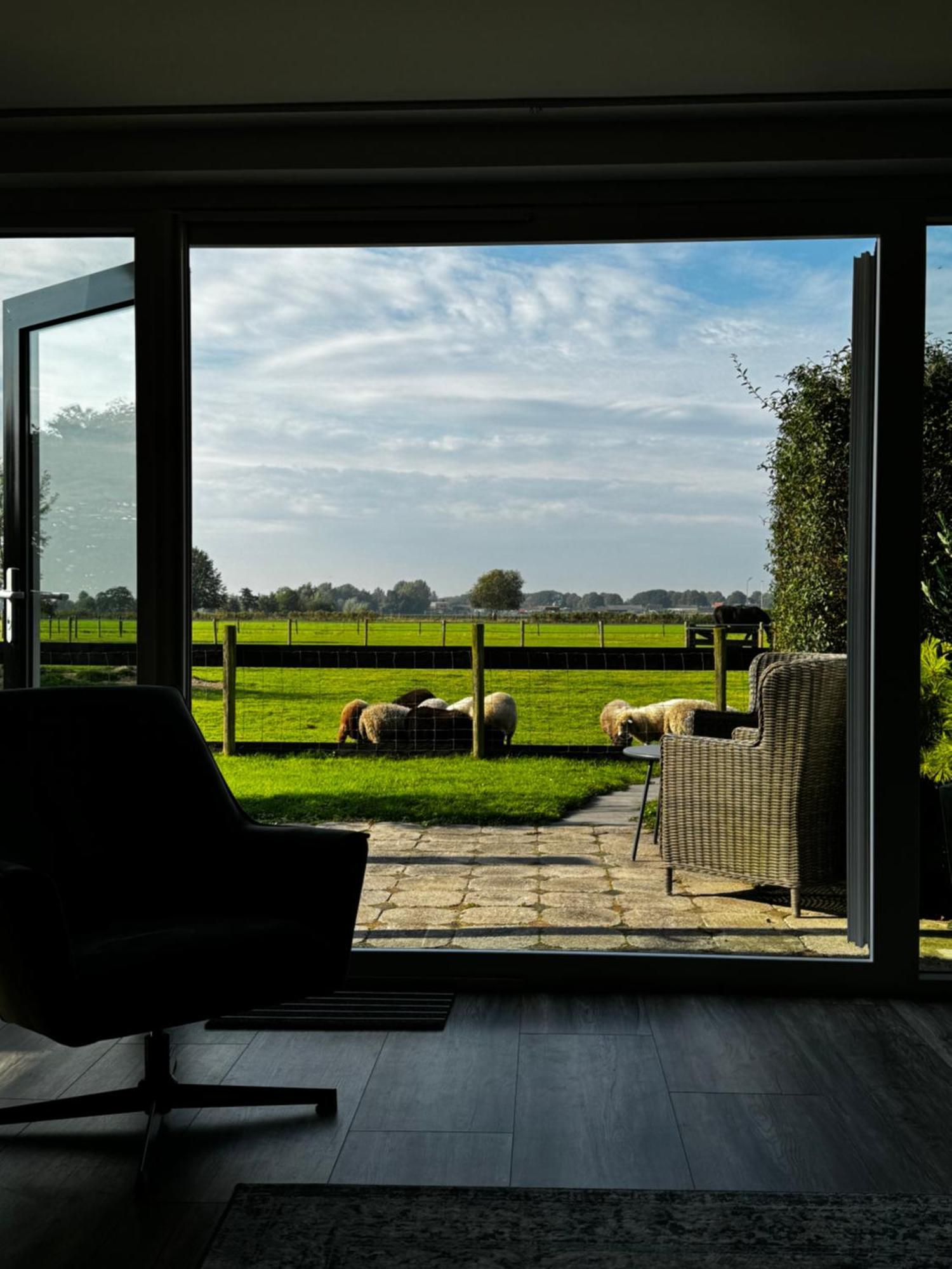 Vakantiewoning Le Garaazje 'S-Gravendeel Buitenkant foto